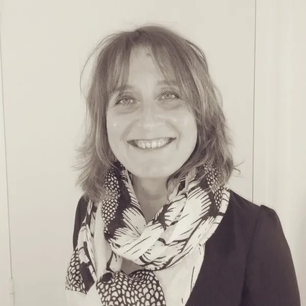 Portrait de Julie Pierret, psychologue clinicienne et psychothérapeute